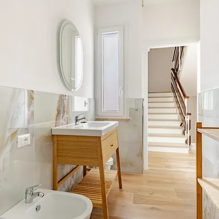 Guerrazzi - 5 Bedrooms, 5 Bathrooms, Private Parking - P R A T U R E C C I Group