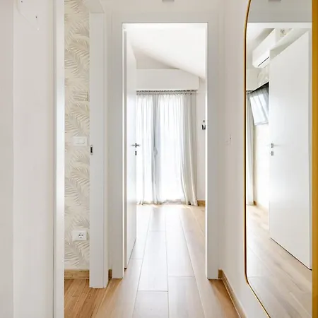Guerrazzi - 5 Bedrooms, 5 Bathrooms, Private Parking - P R A T U R E C C I Group *