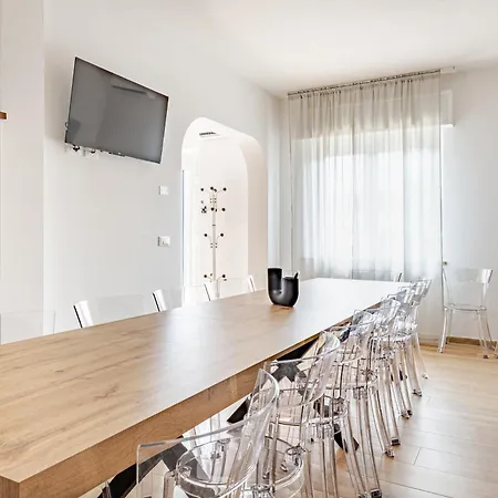 Villa Guerrazzi - 5 Bedrooms, 5 Bathrooms, Private Parking - P R A T U R E C C I Group Riccione
