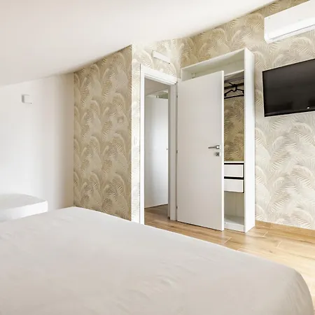 Villa Guerrazzi - 5 Bedrooms, 5 Bathrooms, Private Parking - P R A T U R E C C I Group Riccione