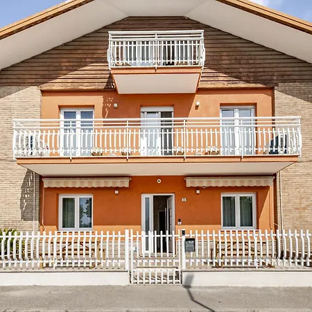Guerrazzi - 5 Bedrooms, 5 Bathrooms, Private Parking - P R A T U R E C C I Group Villa *