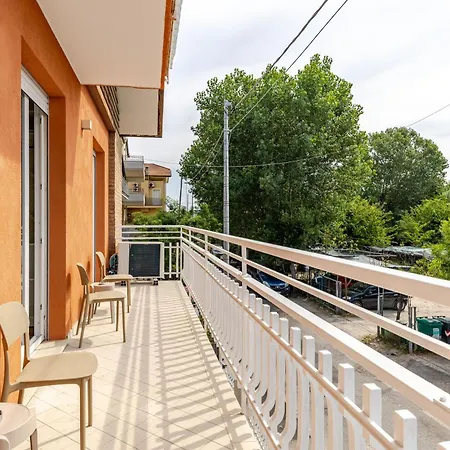 Guerrazzi - 5 Bedrooms, 5 Bathrooms, Private Parking - P R A T U R E C C I Group Villa Riccione