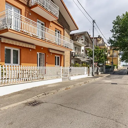 Guerrazzi - 5 Bedrooms, 5 Bathrooms, Private Parking - P R A T U R E C C I Group Villa Riccione