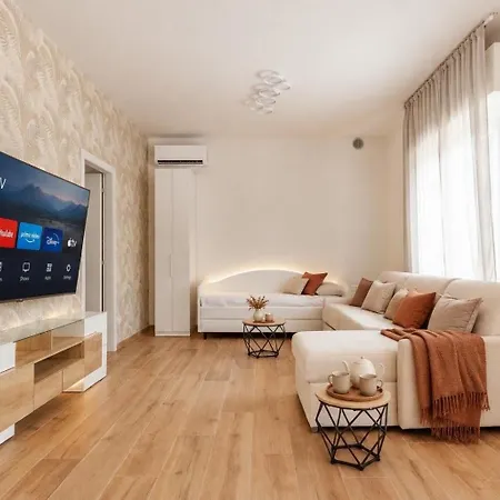 Guerrazzi - 5 Bedrooms, 5 Bathrooms, Private Parking - P R A T U R E C C I Group * Riccione