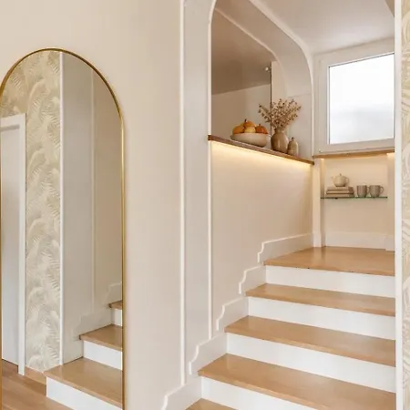 Guerrazzi - 5 Bedrooms, 5 Bathrooms, Private Parking - P R A T U R E C C I Group Villa *