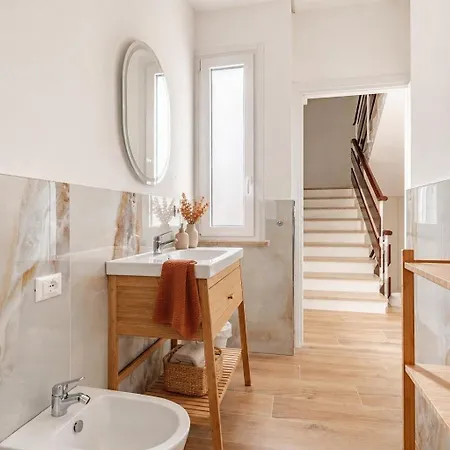 Guerrazzi - 5 Bedrooms, 5 Bathrooms, Private Parking - P R A T U R E C C I Group