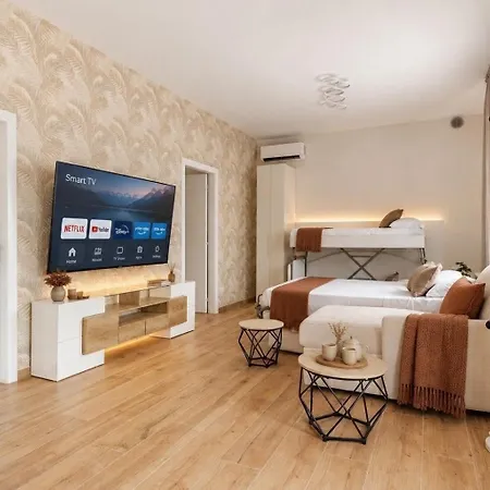 Villa Guerrazzi - 5 Bedrooms, 5 Bathrooms, Private Parking - P R A T U R E C C I Group *