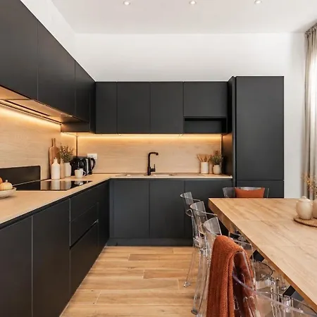 Guerrazzi - 5 Bedrooms, 5 Bathrooms, Private Parking - P R A T U R E C C I Group *