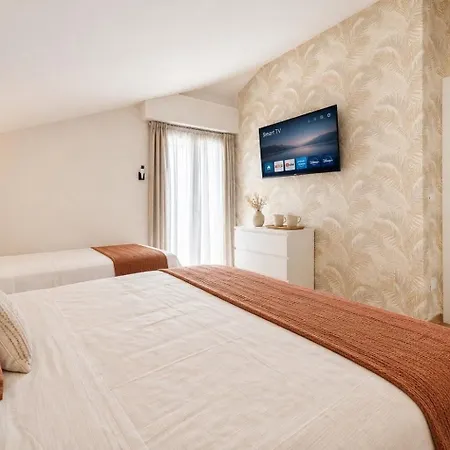 Villa Guerrazzi - 5 Bedrooms, 5 Bathrooms, Private Parking - P R A T U R E C C I Group